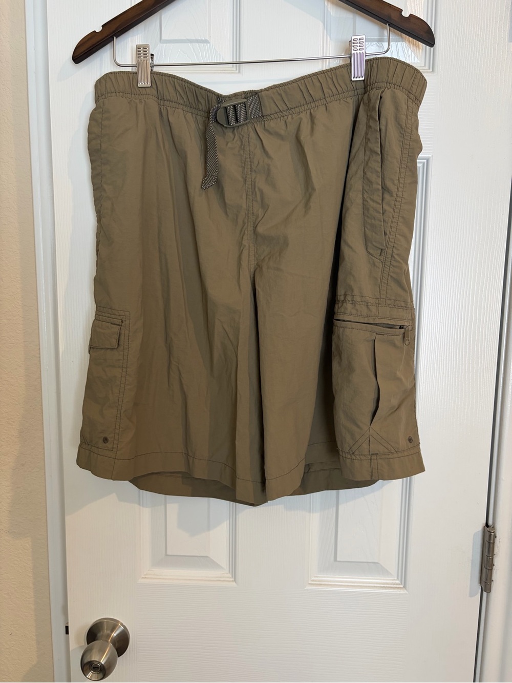 Columbia Men's Tan Lightweight Shorts with Mesh Lining- Large